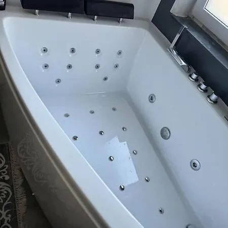 Wohlfuehloase Mit Whirlpool Und Wifi